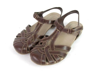 baretraps closed toe sandals