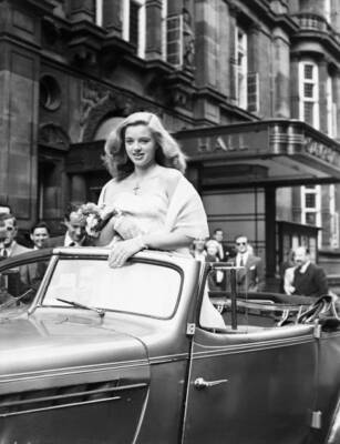 British Actress Diana Dors At Her Wedding To Dennis Hamilton 1951 OLD PHOTO