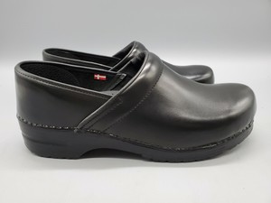 sanita men's professional clog