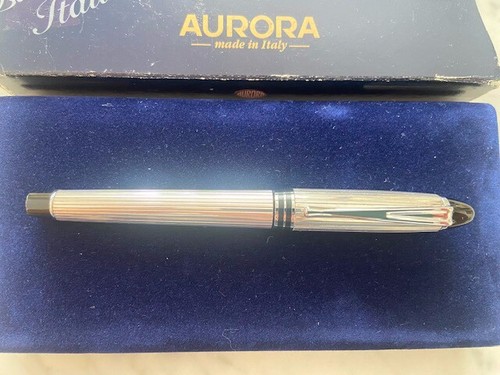 Aurora Ipsilon 925 Sterling Silver Fountain Pen - Made in Italy - Picture 5 of 15