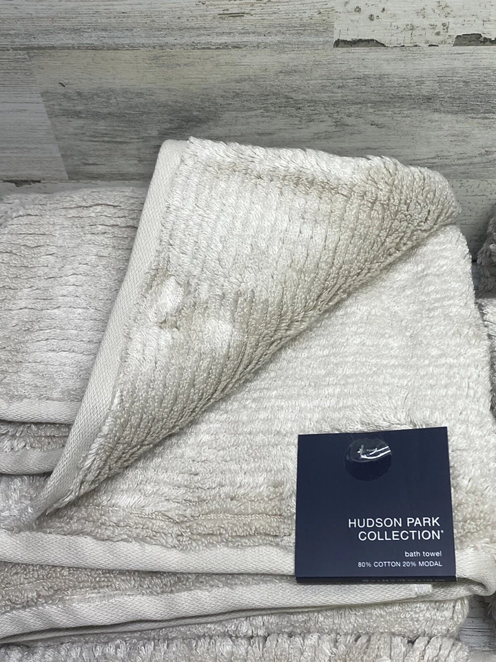 Juego de 6 toallas de baño acanaladas Hudson Park 6 piezas Adobe beige suave al tacto Foto 3 de 4