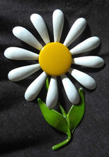 Vintage Metal Enamel DAISY FLOWER White Yellow PIN BROOCH Large 4" Excellent