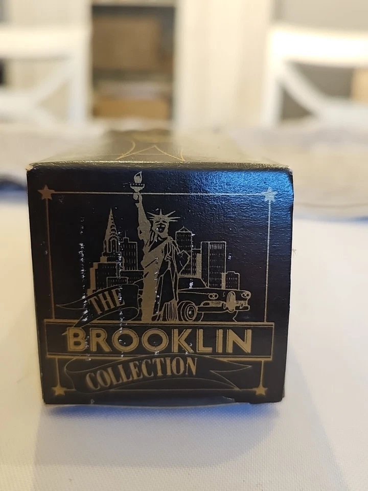 NUEVO EN CAJA COLECCIÓN BROOKLIN 1953 SEDÁN PONTIAC ENTREGA SECONY VACCUM OIL CO BRK 31A Foto 4 de 4