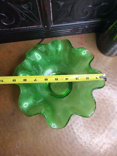 Vintage Green Glass Waffle Pattern Bowl With Ruffled Edge - Picture 6 of 9