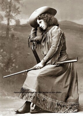 Young Annie Oakley PHOTO Portrait With Rifle Buffalo Bill Cody Wild West Show