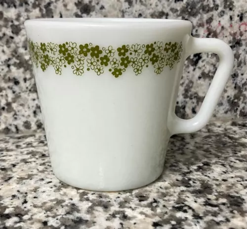 Vintage PYREX 1410 SPRING BLOSSOM CRAZY DAISY MILK GLASS COFFEE MUG/CUP D-Handle