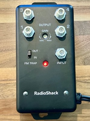 RadioShack 15-1168 Coax 4-Set Distribution Amplifier Black 75 Ohm RF 4-Way