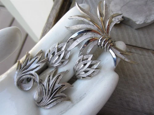 Vintage Silver Tone TRIFARI Spiky LEAF Swirl Bouquet Pin Brooch Clip Earring LOT