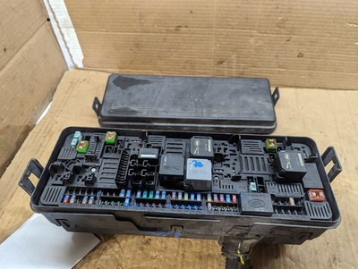 Fuse Box Engine Fits 16-17 RANGE ROVER SPORT , LR090042 