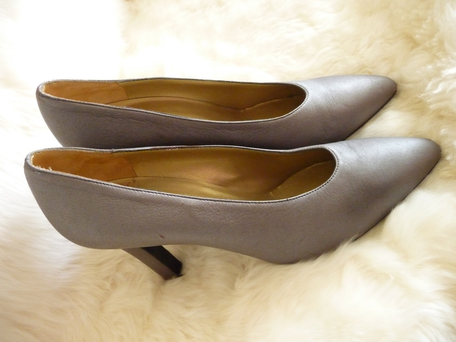 Décolleté punta a punta argento grigia in pelle Yves Saint Laurent