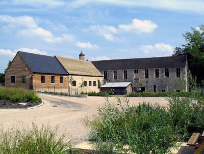 Foto 12x8 Der Hof bei Combe Mill Combe\/SP4115 Der Hof ist modern, gebaut um 2010