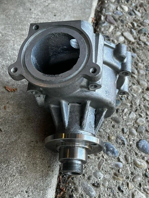 Bomba de agua BMW E46 M3 S54 (con solo 50 millas) Foto 4 de 4