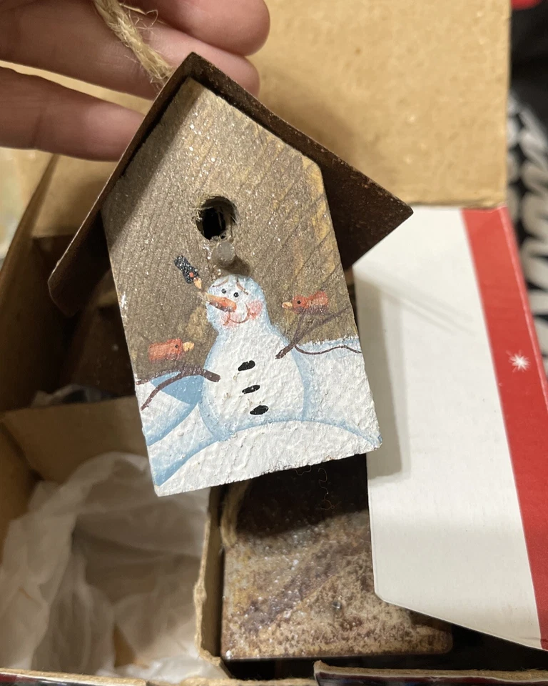 Juego de 4 adornos navideños vintage rústicos pintados a mano para casa de pájaros CMI/Henton Foto 2 de 4