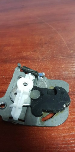 BMW E90/E91 3er 04-13 N/S Sitzbank hinten links Sitzschloss Fangmechanismus 7...