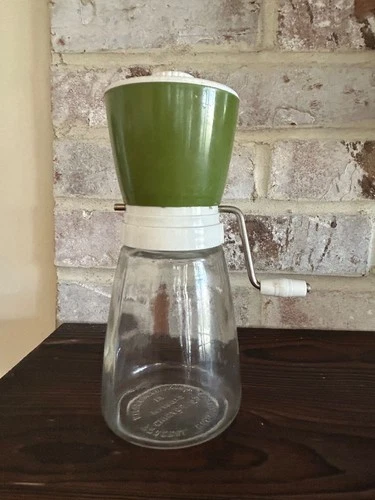 VINTAGE FEDERAL HOUSEWARES SPICE/NUT GRINDER/CHOPPER, GREEN PLASTIC TOP, GLASS