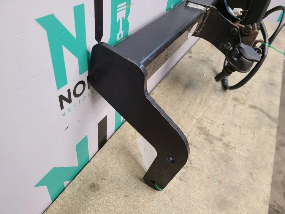 Toyota RAV-4 MK5 съемный буксирный трос с проводкой PW960-42008 - Изображение 2 из 4