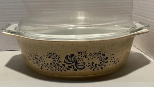 Vintage Pyrex Homestead Oval Casserole Dish 2 1/2 Quart w/Lid.       DA4