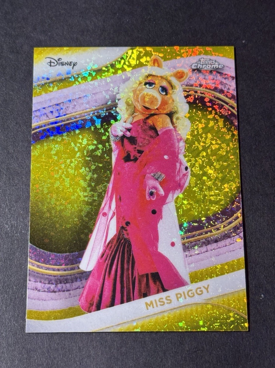 Topps Chrome Disney 2025 #123 Miss Piggy Muppets Diamonds Yellow Mini-Diamonds