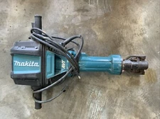 MAKITA HM1812 120V 70 lb. 1-1/8 in. Hex  AVT Concrete Demolition Breaker Hammer