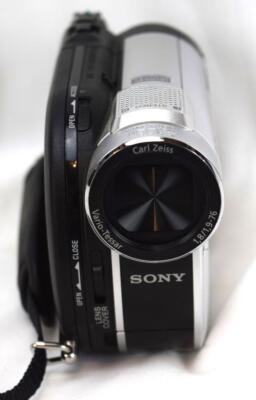 Sony Hybrid 40x Zeiss Optical Zoom Wide LCD Handycam