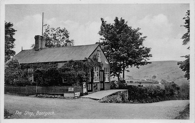 POSTKARTE WALES BONT GOCH DORF DER LADEN