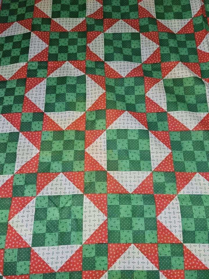 Tela de polialgodón con estampado de edredón tramposo de colección colores navideños 4,5 yardas X 44" de ancho Foto 2 de 4