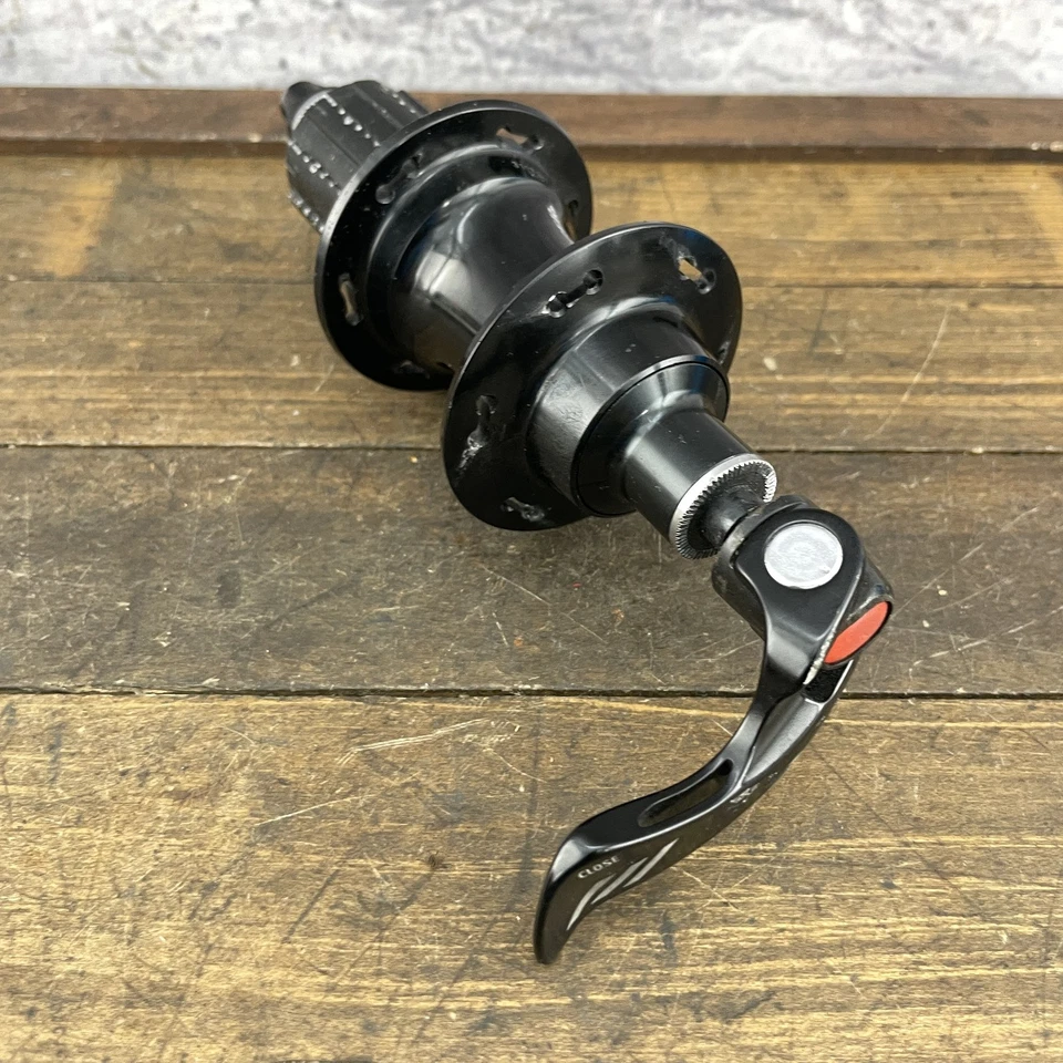 Cubo traseiro Bontrager Aura 5 24h QR Shimano Freehub 130 mm bicicleta de liga leve - Imagem 2 de 4