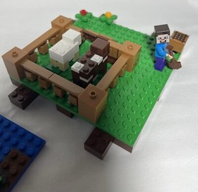 Lego Minecraft 21114 The Farm - Retired - With Instructions & Minifigures