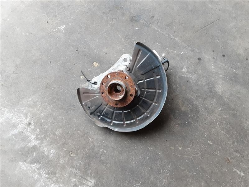 2014-2018 Jeep Cherokee Left Driver Front Spindle Knuckle AWD 4x4