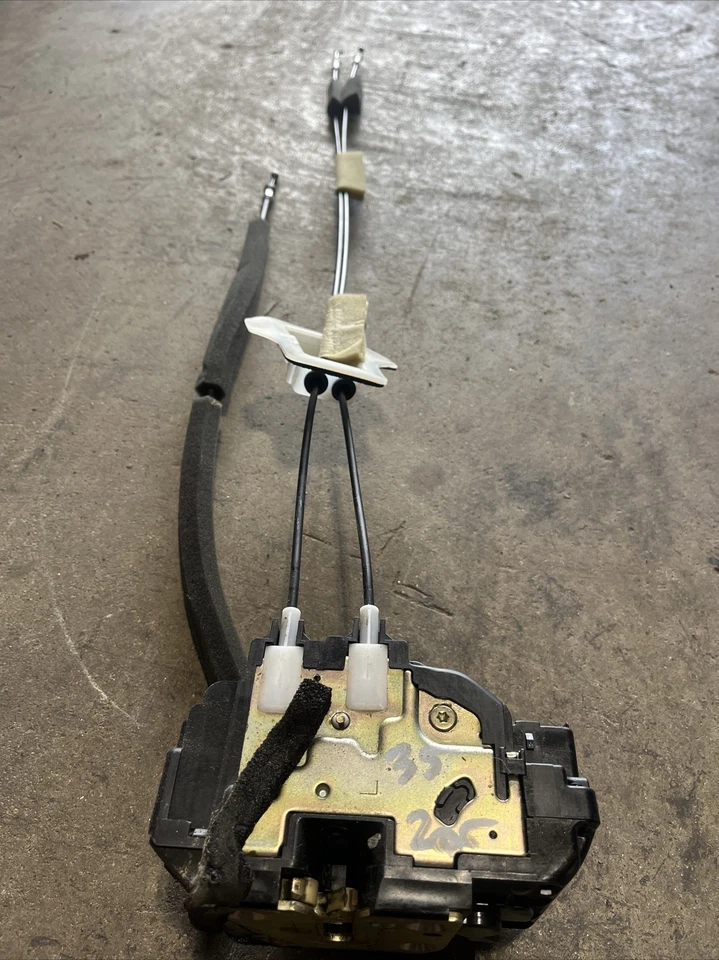 Infiniti G35 LH 2003 2006 actuador de bloqueo de puerta lateral del conductor funciona bien Foto 2 de 3