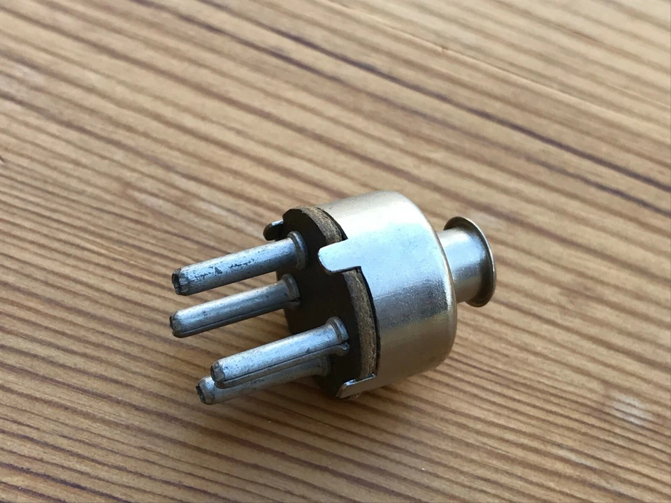 Un NUEVO LOTE ANTIGUO de colección TANNOY 4 pines enchufe de altavoz, Plata Rojo Oro HPD Foto 2 de 4