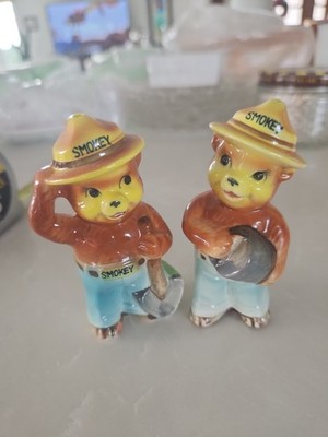 Vinathe Smokey The Bear Salt & Pepper Shakers Porcelain