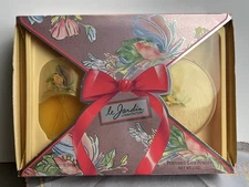 Vintage Le Jardin Gift Set 1oz Eau de Toilette Spray & 2oz Bath Powder NEW