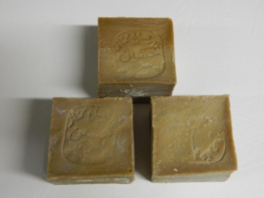 Savon d'Alep 25% laurier lot de 18 pour purifier les peaux sensibles et sèches