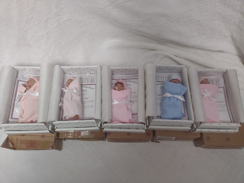 Lot Of 5 Ashton Drake Newborn Mini Dolls Heavenly Handfuls Baby’s NIB