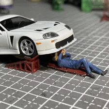 1/64 Diorama Car Garage Mechanic Workers Ramp Workshop Maintenance Scene Display