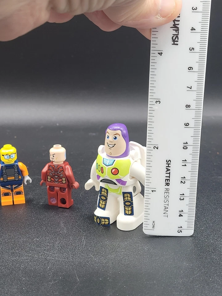 Lote de 4 Mini Figuras LEGO Juguetes Buzz Lightyear Moto Buzo Foto 2 de 4