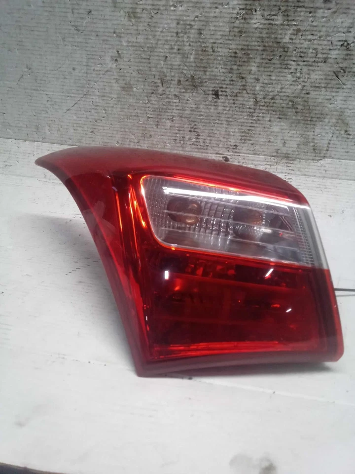 Conjunto de luz trasera izquierda Hyundai Elantra 2016 negro OEM 497714 - usado Foto 2 de 4