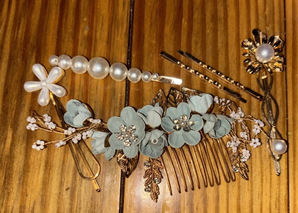 Juego de horquillas y flores verdes para novia - Peine de tela verde y alfileres dorados Foto 2 de 4