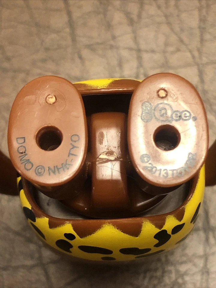 Boneco Domo Kun CaveMan exclusivo Qee Toy2r 2013 DOMO caixa cega brinquedo Comic Con - Imagem 3 de 4