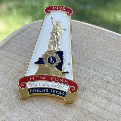 Lions Club Lapel Pin 1975 New York Dist. 20 Lions Dallas Texas 2.5''