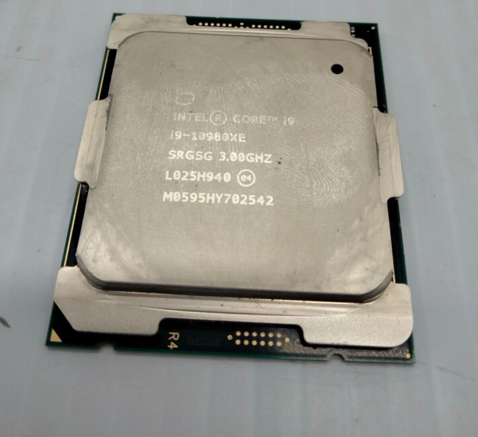 Procesador Intel Core i9-10980XE CPU 3,0 GHz SRGSG Foto 3 de 3