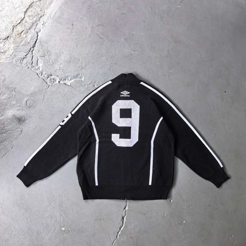 Suéter Supreme X Umbro con Cremallera - Talla Grande - Negro Foto 2 de 2