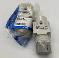 New SMC AR20-01B-A Pressure Regulator