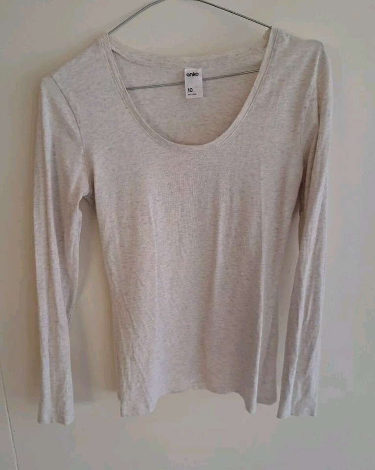 Ivory Round Neck Slightly Sheer Long Sleeve Top Tee Size 10 Small $4 EXPRESS