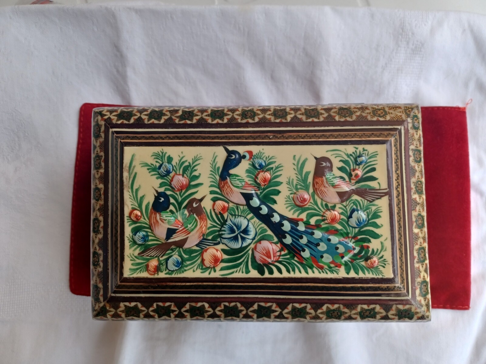 Boite à bijoux en marqueterie de nacre vintage 1970 avec paons