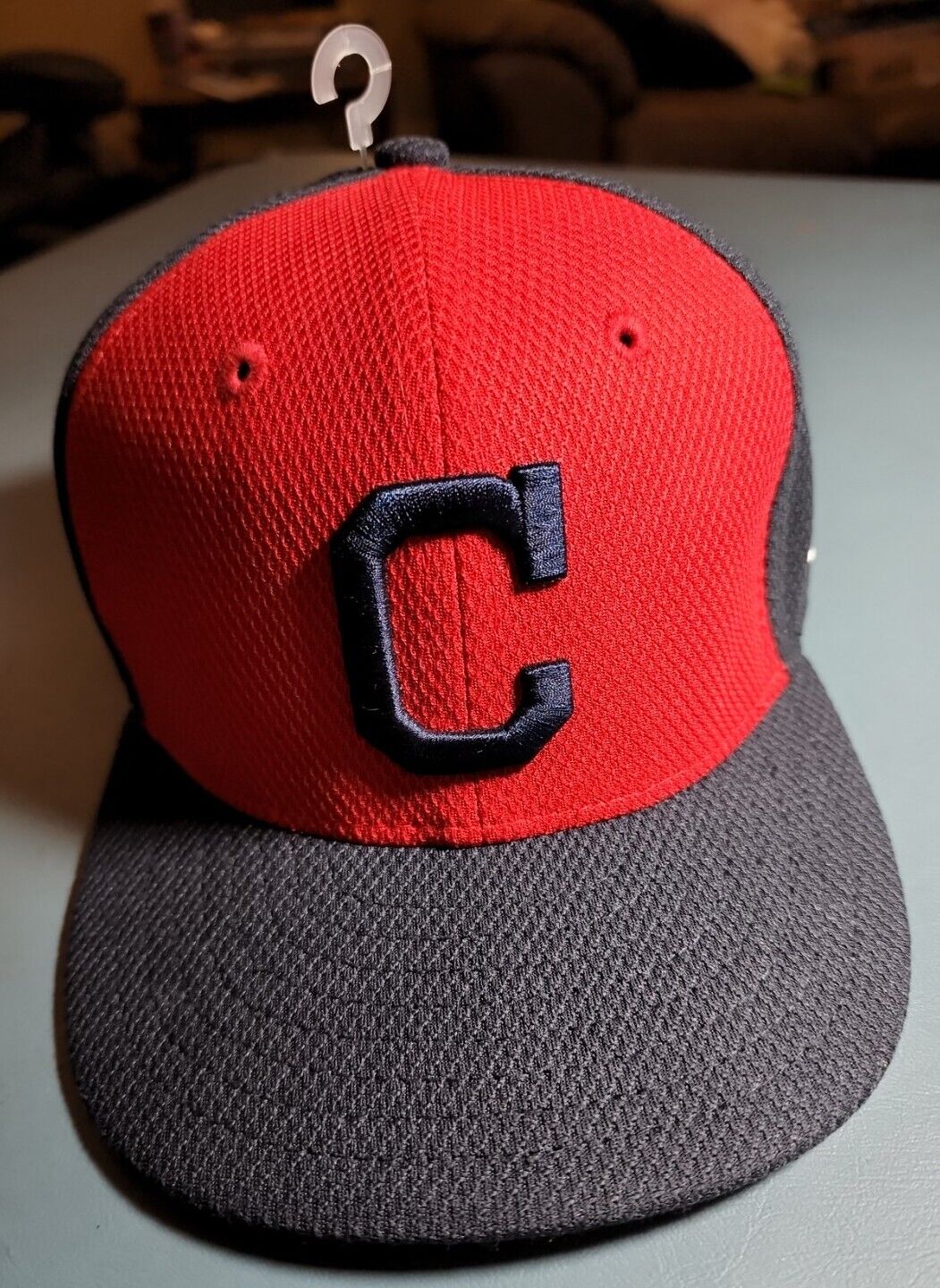 NewEra Cleveland Guardians / Indians 59FIFTY Fitted Hat Cap Black Red 6 3/8  NWOT