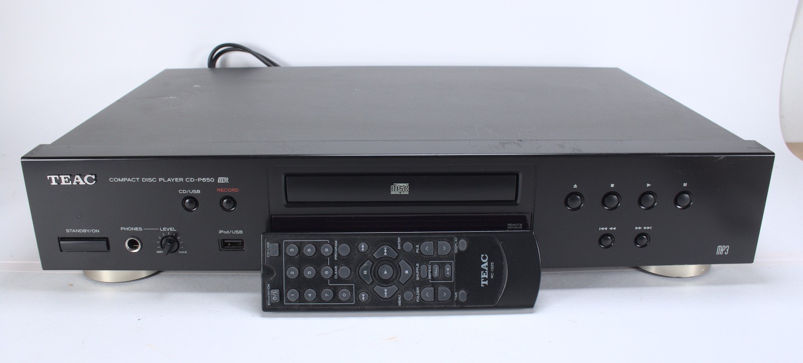 TEAC CD-P650 Compact Disc Player with iPod/USB MP3 w/ Remote