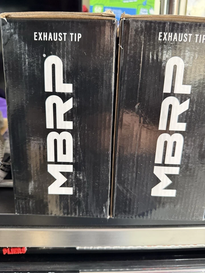 Puntas de escape cromadas 2,5 entradas con salida de 4 pulgadas X 7,75 pulgadas de largo marca MBRP Foto 3 de 4