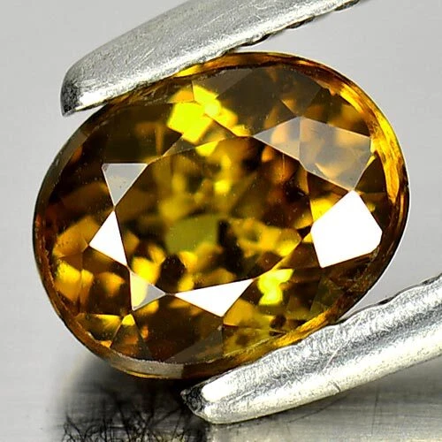 Granate Demantoide Amarillo 1,30 Ct. Forma ovalada 6,7 x 5,3 mm. Gema natural Madagascar Foto 2 de 4